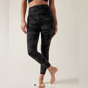 Athleta Ultimate Camo 7/8 Tight size 1X.